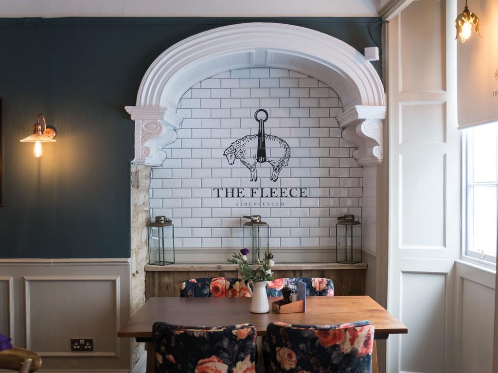 The Fleece At Сайърънсестър Екстериор снимка The Fleet Inn