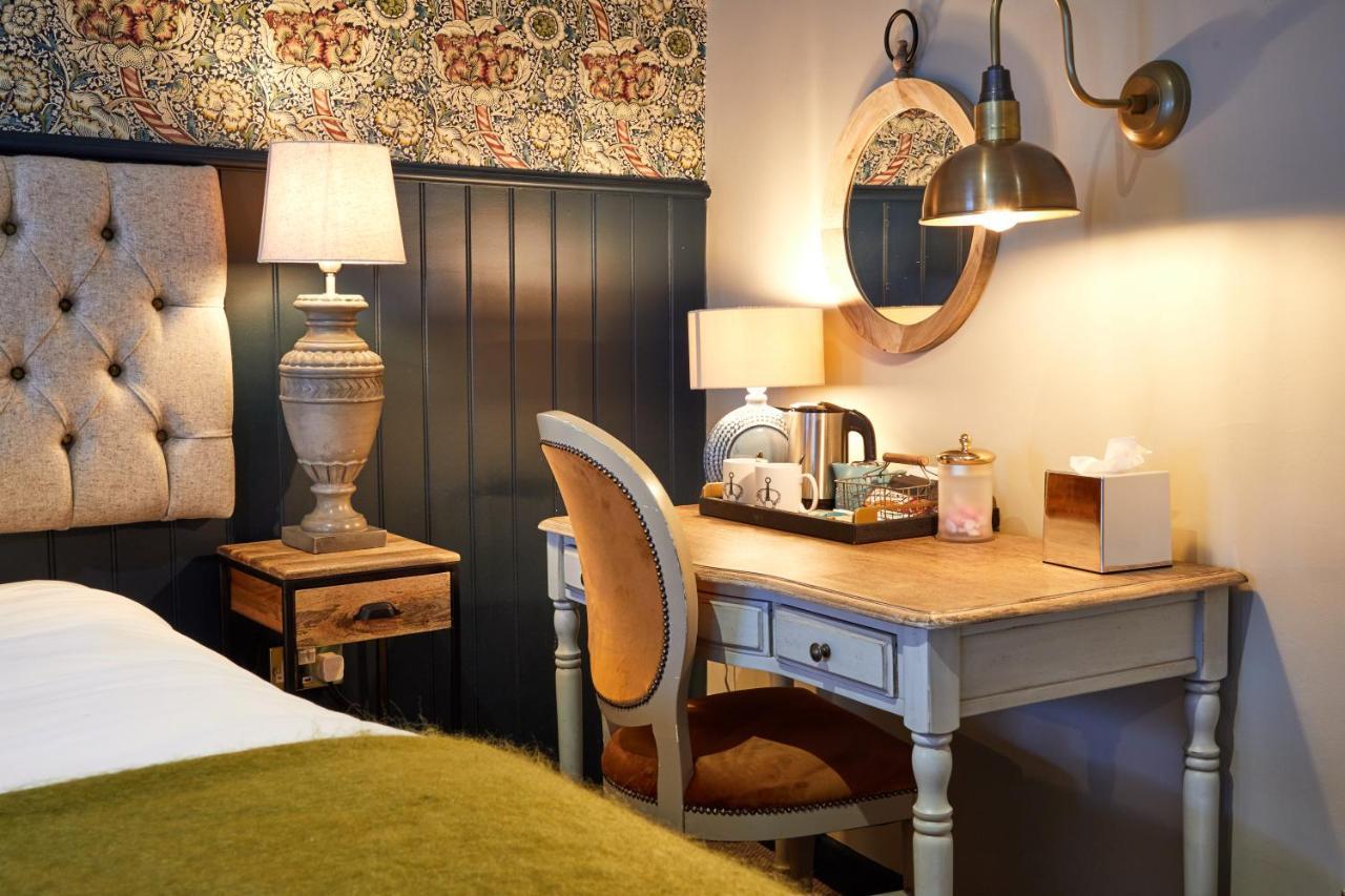 The Fleece At Сайърънсестър Екстериор снимка A room at the hotel