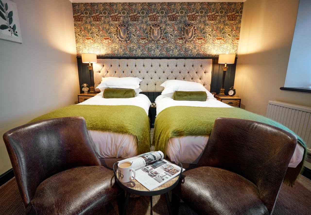 The Fleece At Сайърънсестър Екстериор снимка A room at The Old Bank Hotel